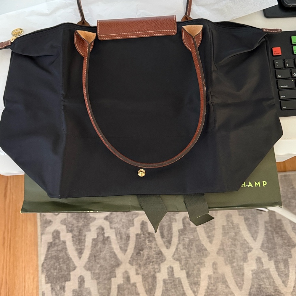 NWOT Longchamp Le Pilage Tote L1899089001 - Picture 9 of 11